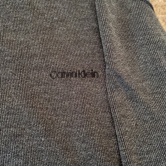 I am selling a Calvin Klein long sleeve sweater. - Picture 2 of 3